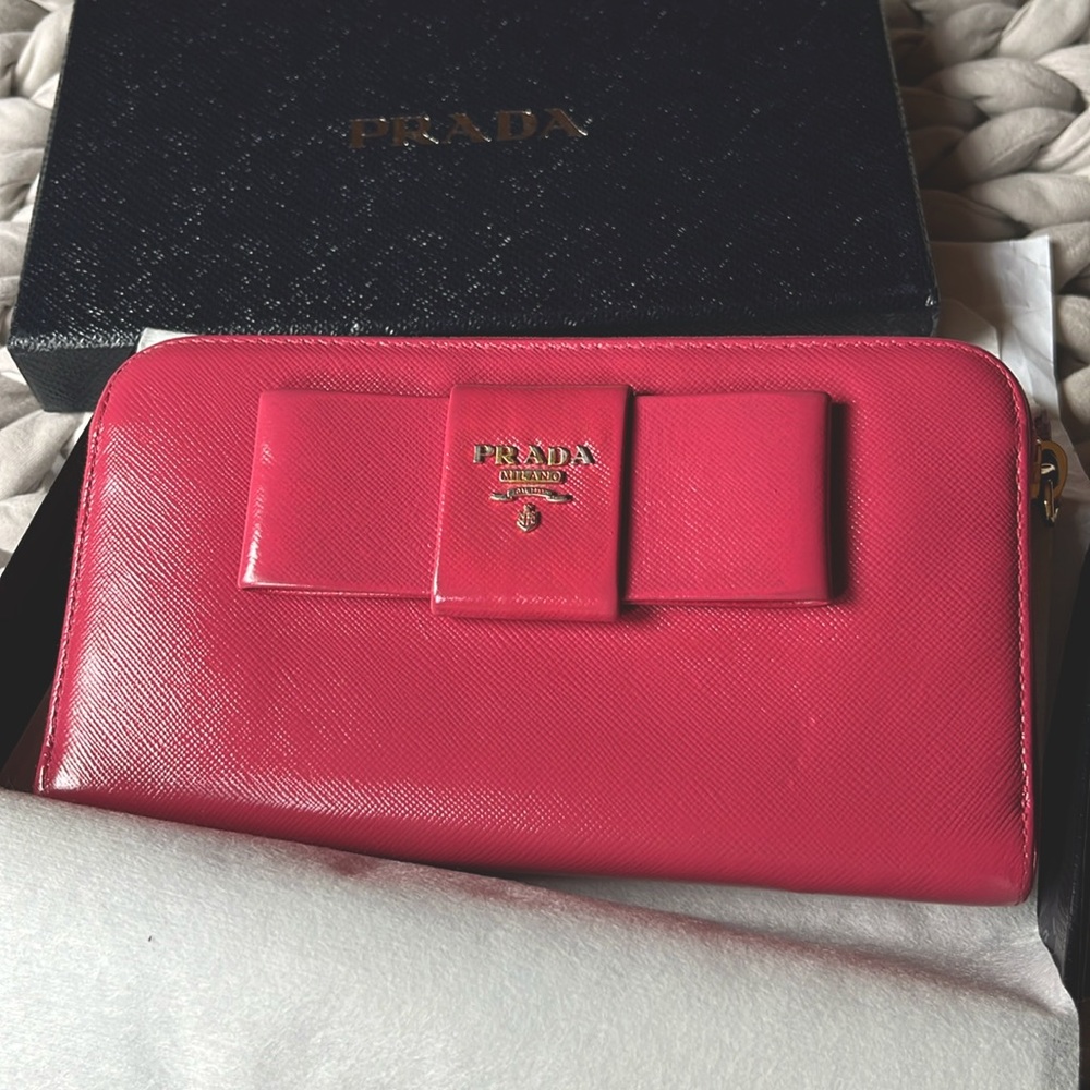 Prada Saffiano Fiocco wallet